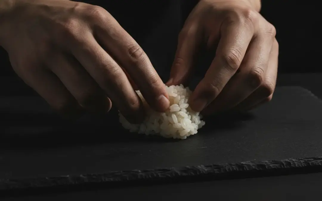 Sushi-Reis eiskalt? Warum handwarme Temperatur entscheidend ist